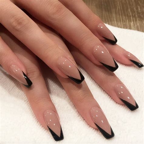 Apr 17, 2017 - Ultra-chic <strong>nails</strong> in only black and white. . Pinterest nail designs